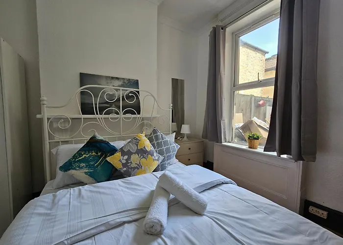 Family Room Near Queen Mary College